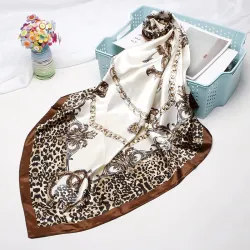 Luxurious scarf with trendy print - silkScarves