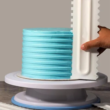 Decorative cream spatula - scraper - irregular teeth / edgeBakeware