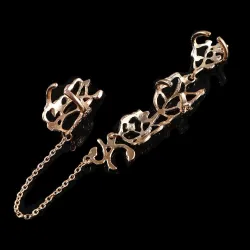 Two finger ring - with chain - hollow out flowers / crystalsRings