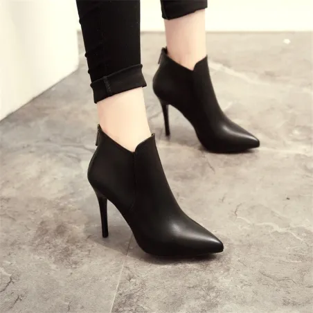 Leather heeled ankle boots - with zipperBoots