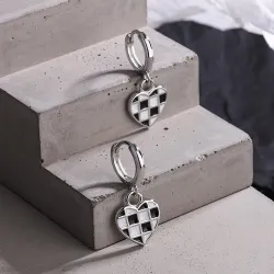 Round earrings with hanging check heartEarrings