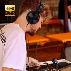 Professional DJ studio headphones - wired stereo headset - with microphoneEar- & Headphones