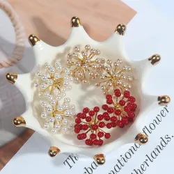Pearl flower - small stud earringsEarrings