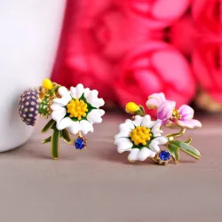Small chrysanthemum stud earringsEarrings